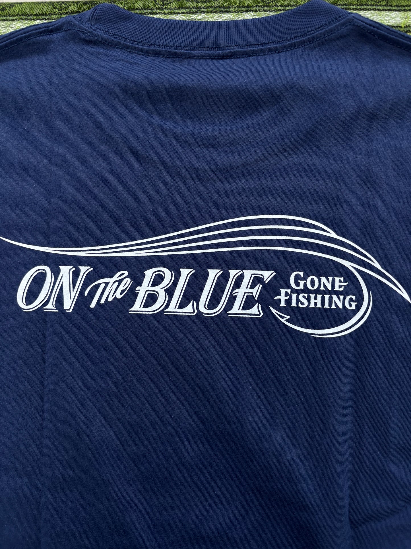 "Gone fishing"6.2ozプレミアムTシャツ