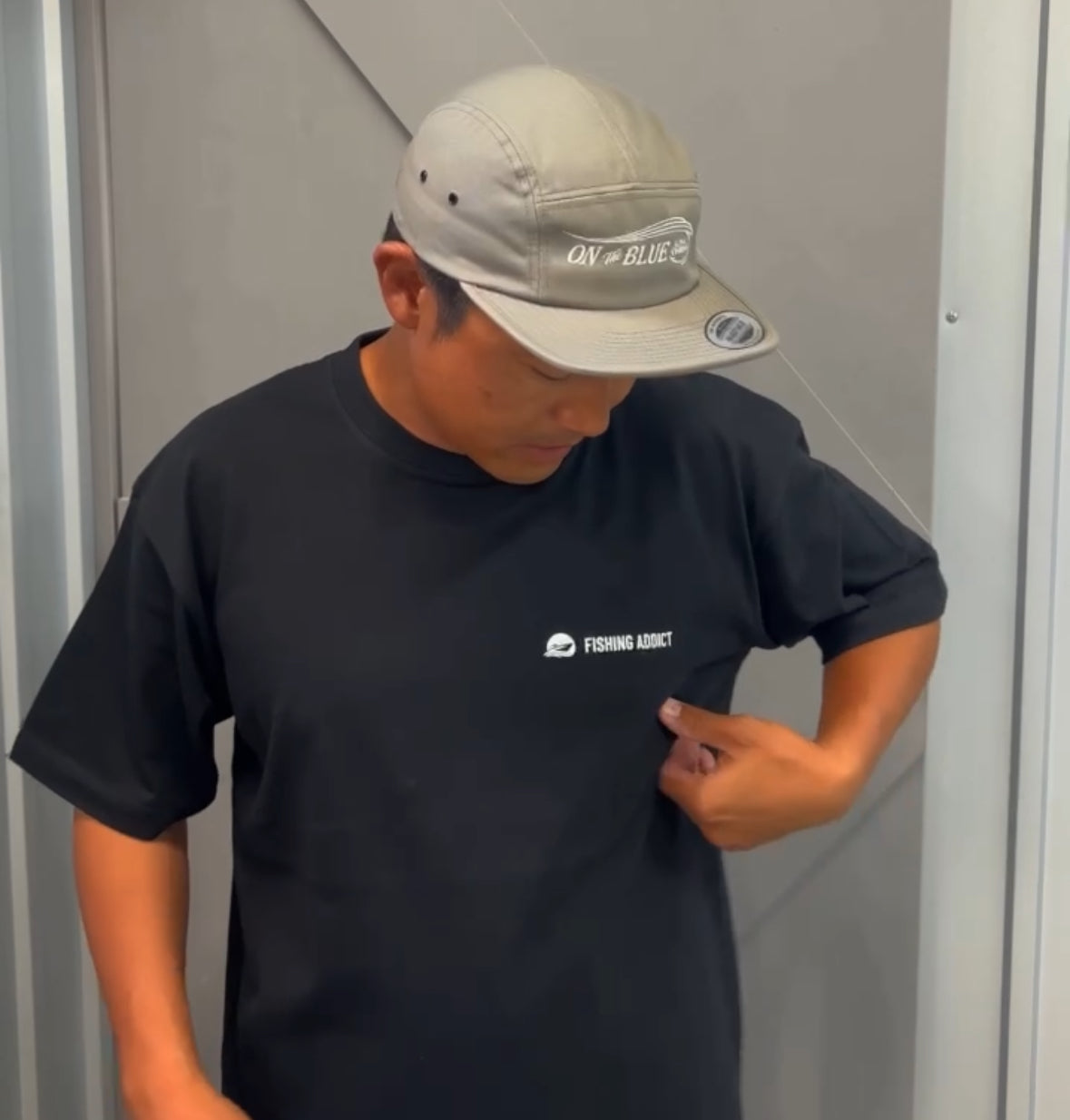"Gone fishing"6.2ozプレミアムTシャツ