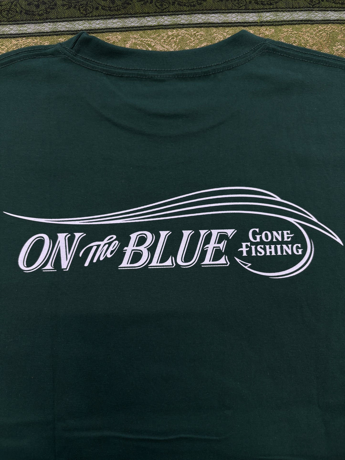 "Gone fishing"6.2ozプレミアムTシャツ
