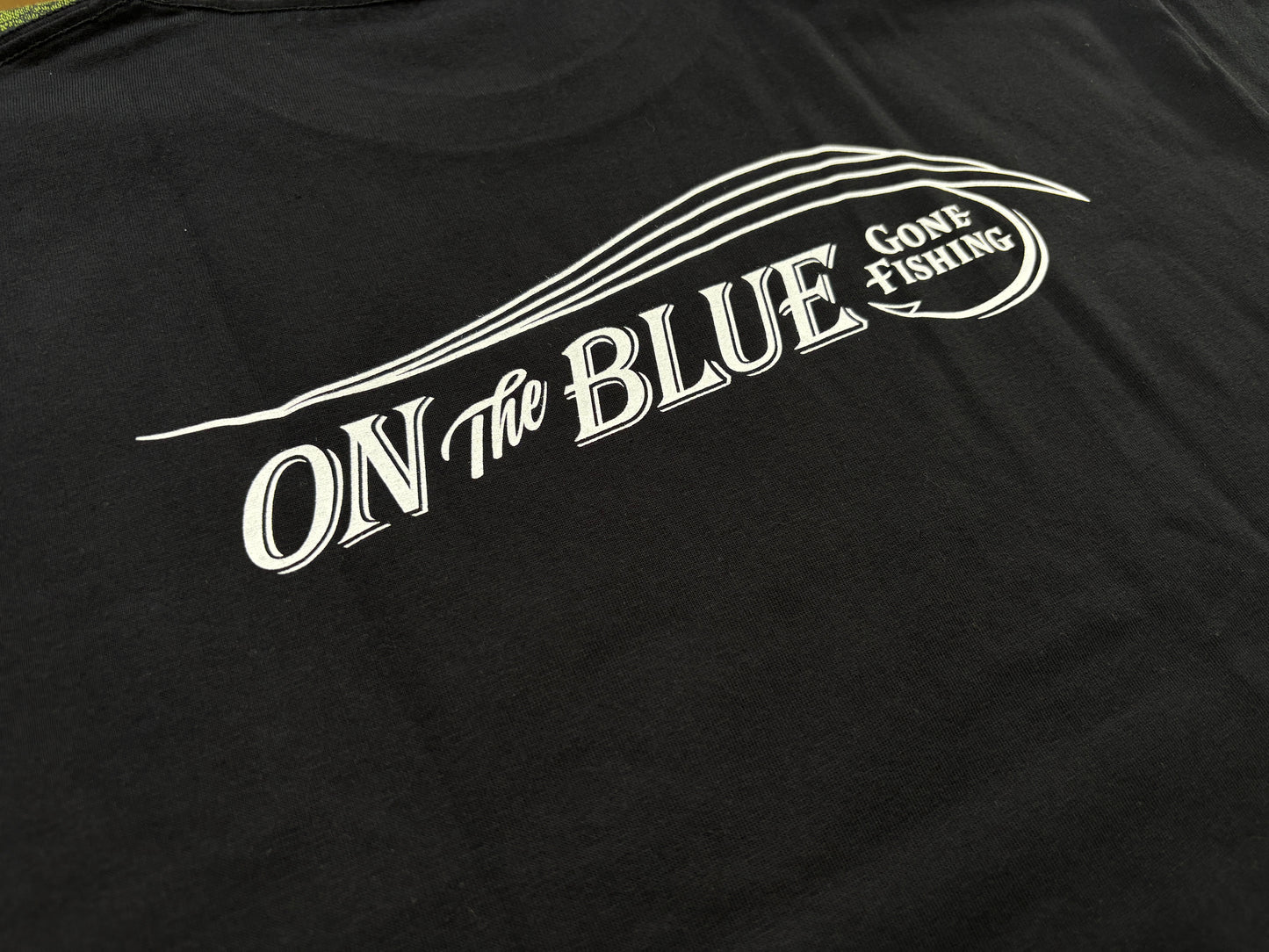 "Gone fishing"6.2ozプレミアムTシャツ