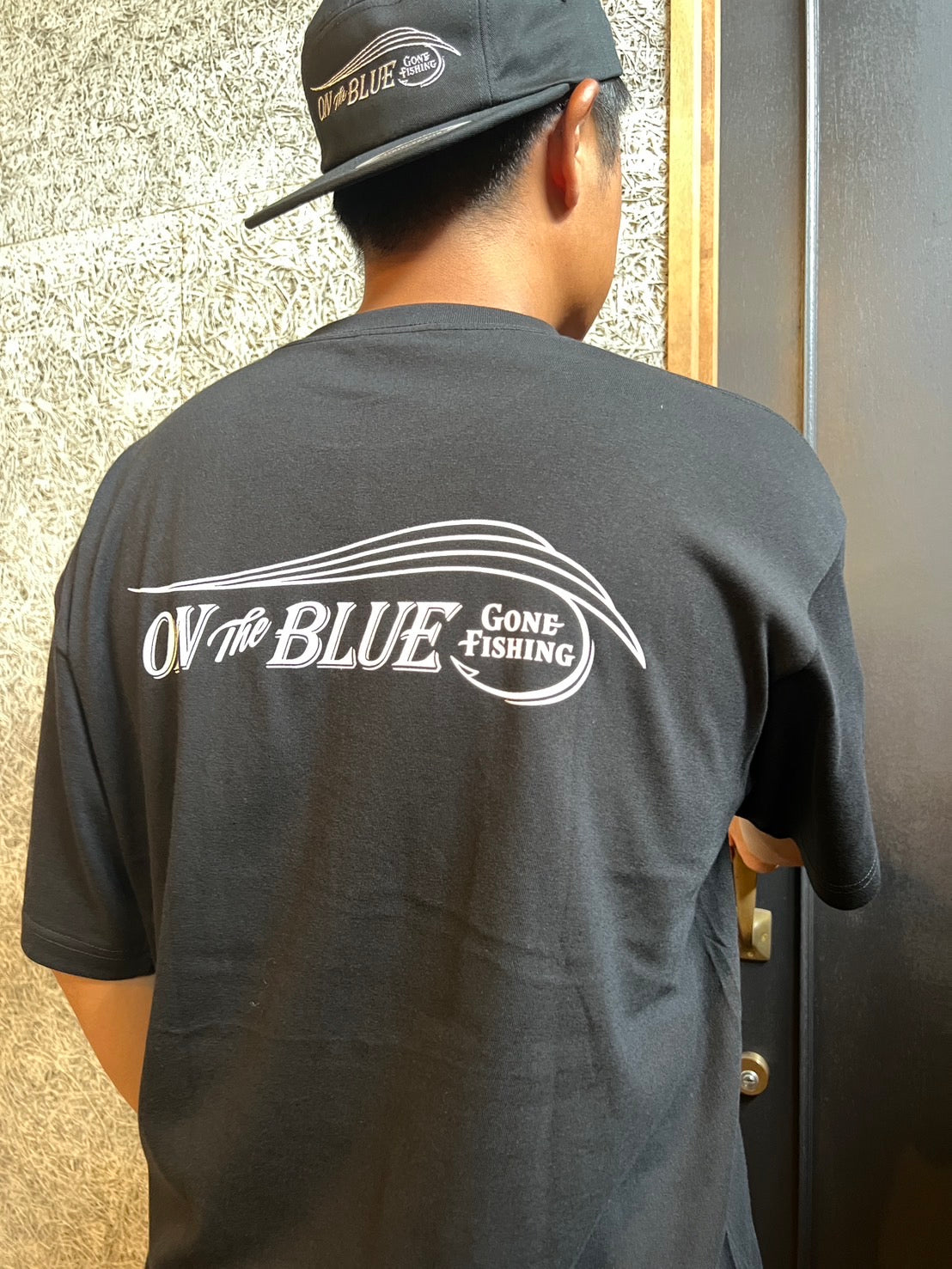 "Gone fishing"6.2ozプレミアムTシャツ